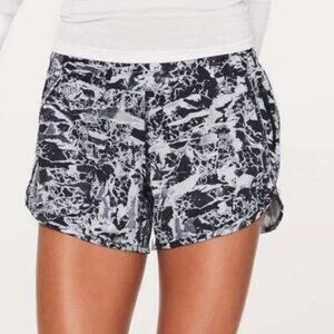 Lululemon Tracker Shorts 4" - Size 6